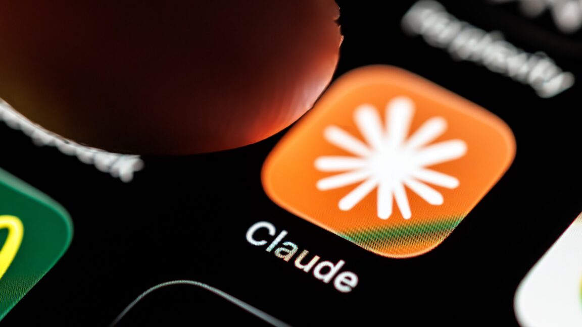مستخدمو نموذج Claude يعثرون على طرق لتجاوز قيود أبحاث الأسلحة البيولوجية