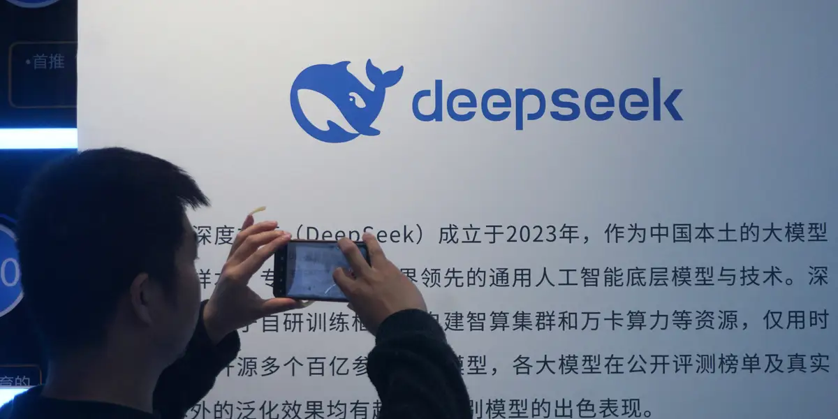 مقال فيروسي لمهندس في DeepSeek يوثق العمل في مختبرات الذكاء الاصطناعي المتقدمة في الصين