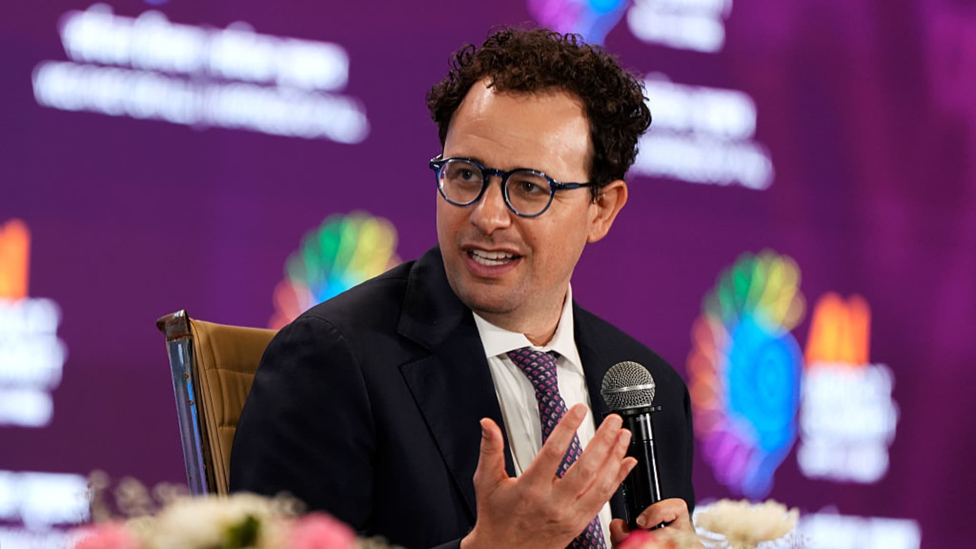 أمودي من أنثروبيك: الصين تمثل "المعرض الأصعب" لاقتراحه بإبطاء وتيرة الذكاء الاصطناعي