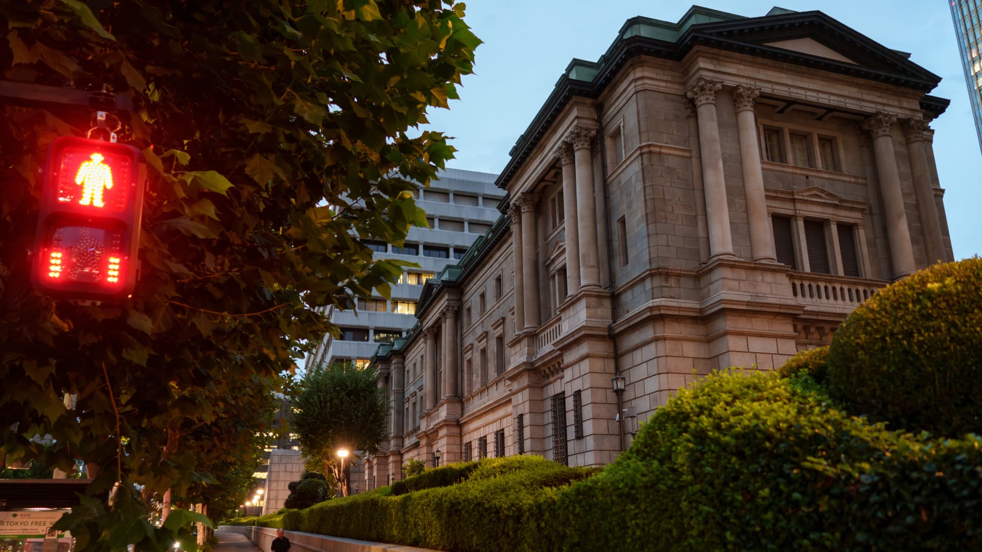 بنك Japan يرفع أسعار الفائدة إلى أعلى مستوى في 31 عاماً ويشير إلى مخاوف بشأن التضخم