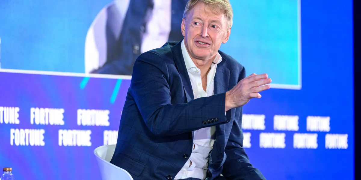 تنفيذذي في شركة ميرسر يمنح أطفاله من الجيل زد قائمة نصائح للعمل تتضمن الحضور في الموعد المحدد
