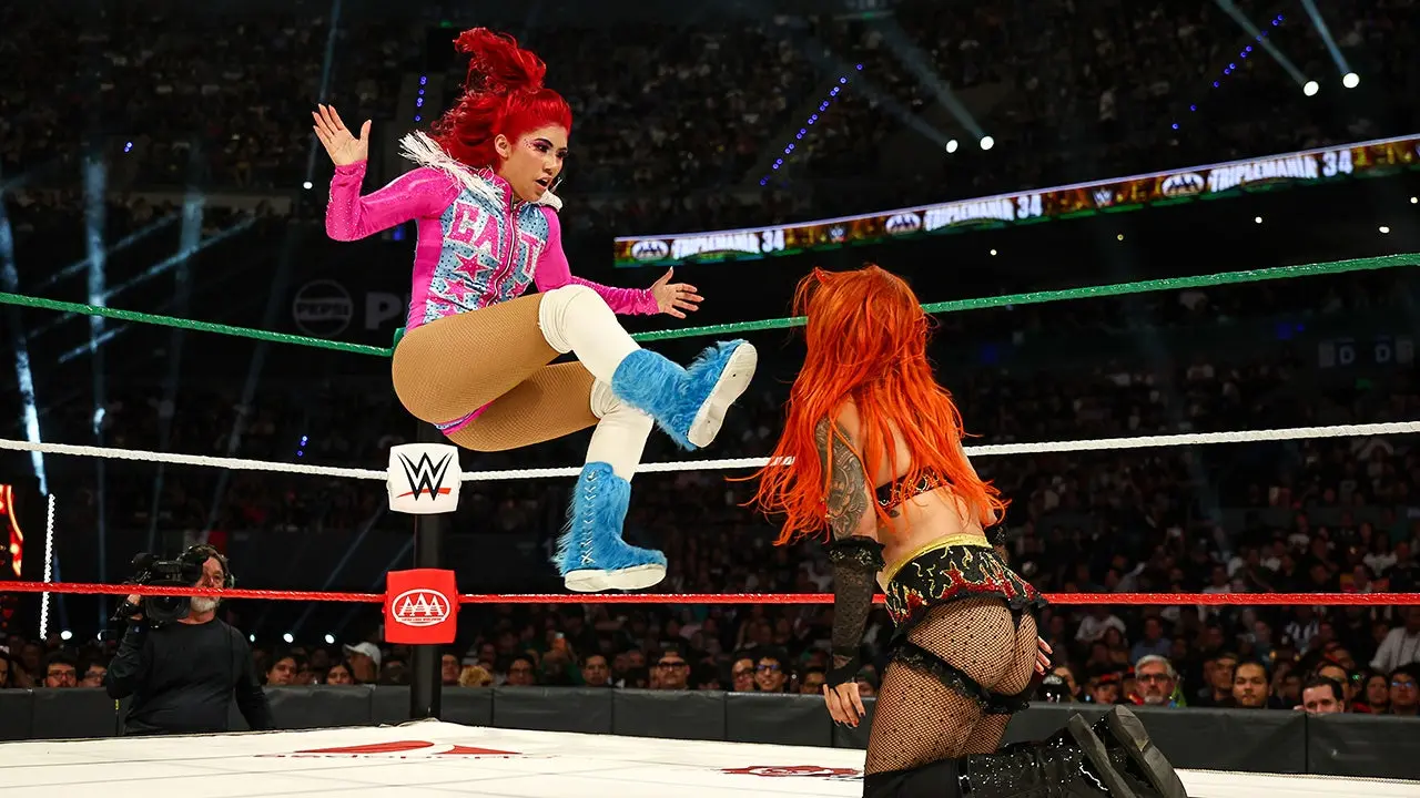 لا كاتالينا تنهي فترة حكم فلامر المستمرة منذ 1128 يوماً كبطلة لـ AAA Reina de Reinas في بطولة Triplemania 34