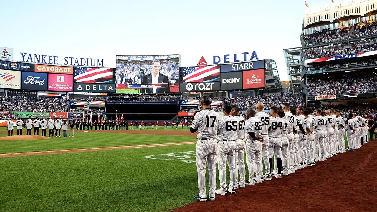 الyankees وعالم الرياضة يحيون الذكرى الخامسة والعشرين لهجمات 11 سبتمبر بلحظات صمت
