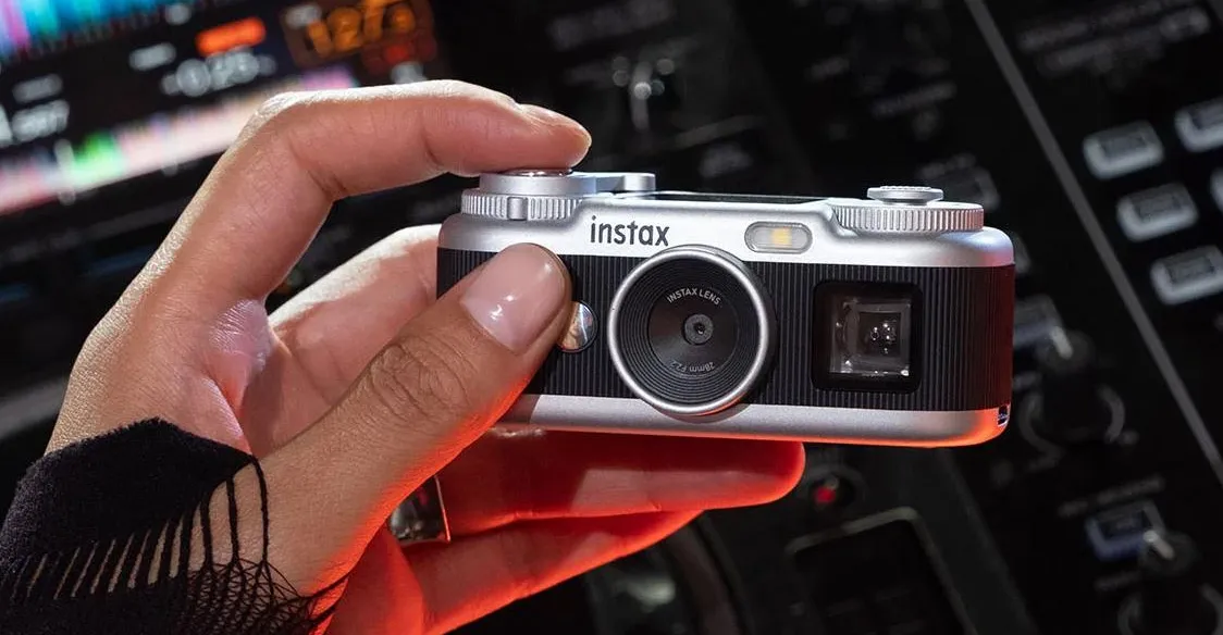 كاميرا Fujifilm’s Instax Pal 2 الرقمية الصغيرة قد لا مخيبة للآامال